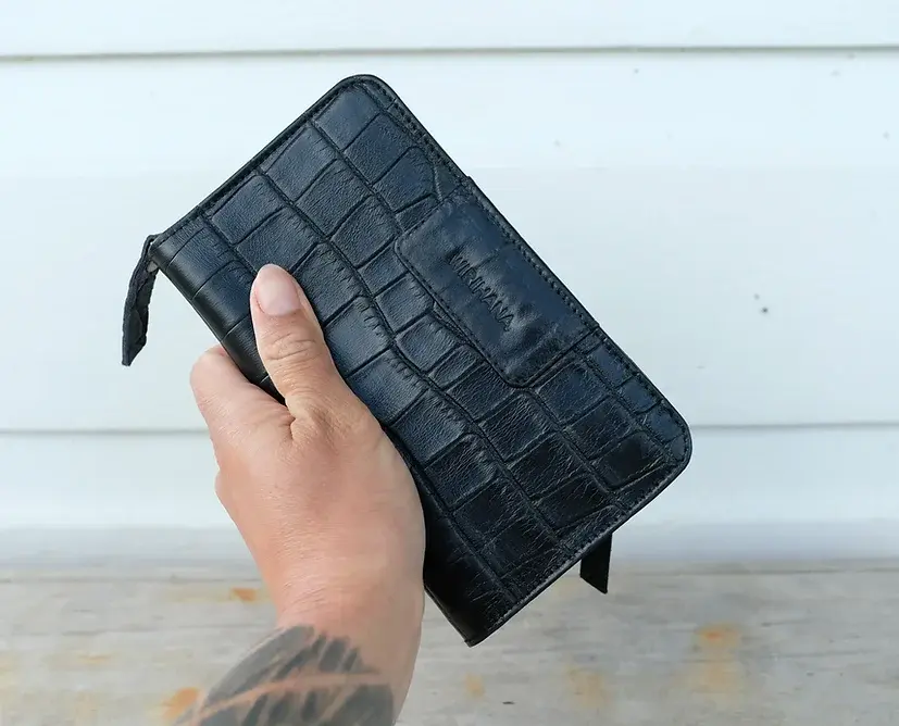 Croc wallet1