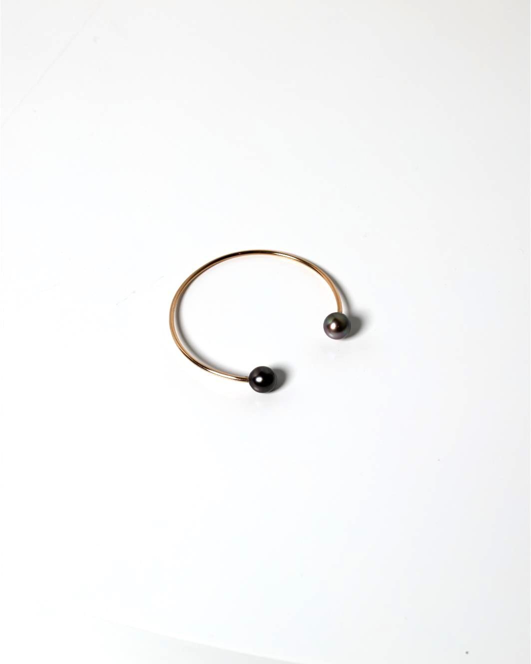 OM Jewellery DanikaCooper6965 2 pearls on braclet