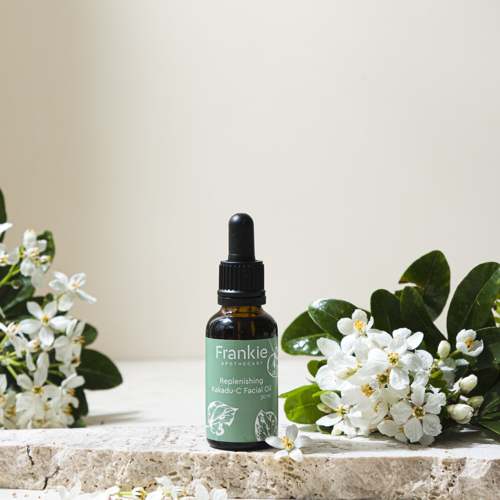 Frankie Apothecary Replenishing Kakadu Facial Serum Lifestyle