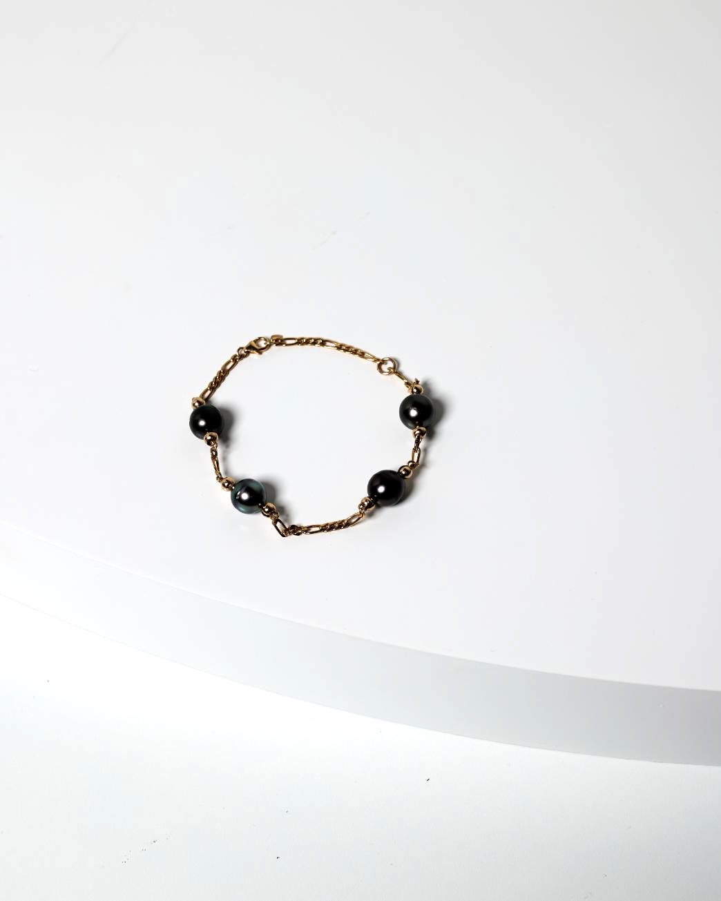 on chain danika cooper pearl braclet