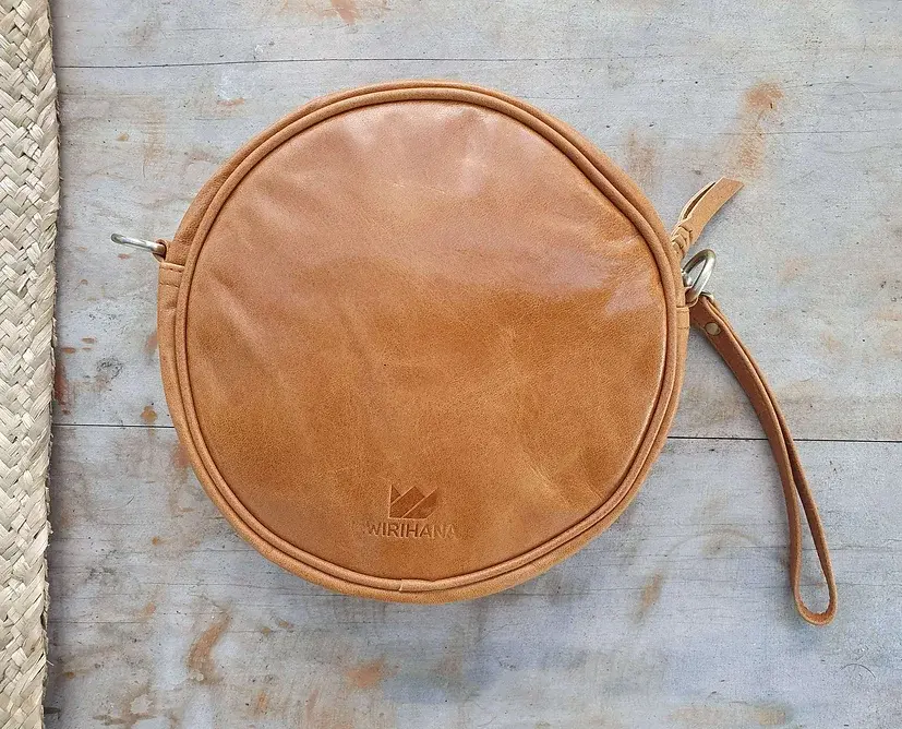 Crossbody tan1