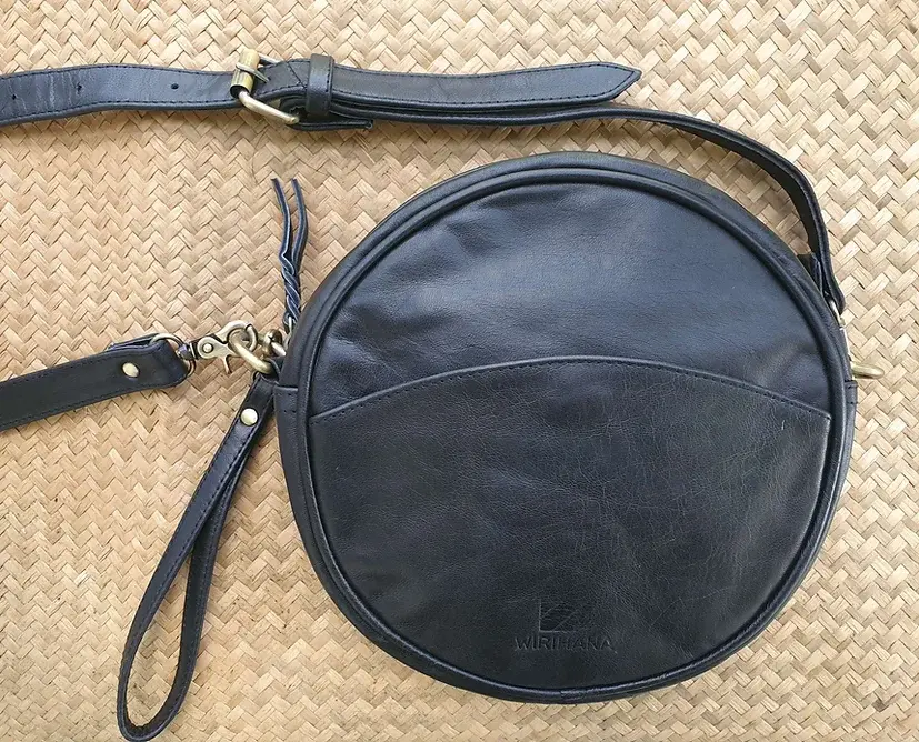 crossbody black3